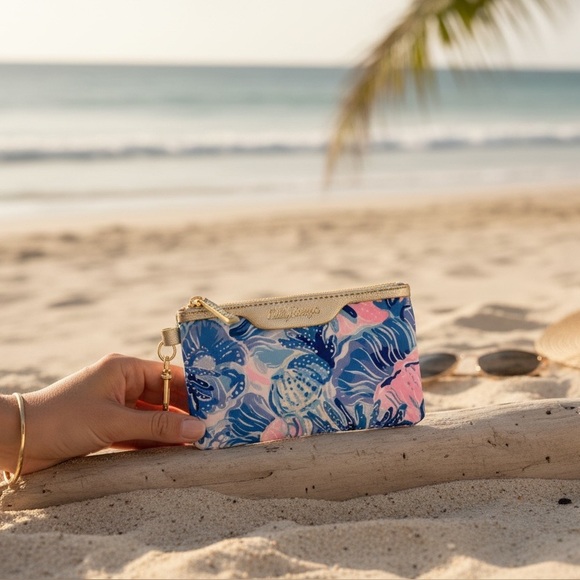 Lilly Pulitzer key chain coin purse and I’d holder - Picture 1 of 3